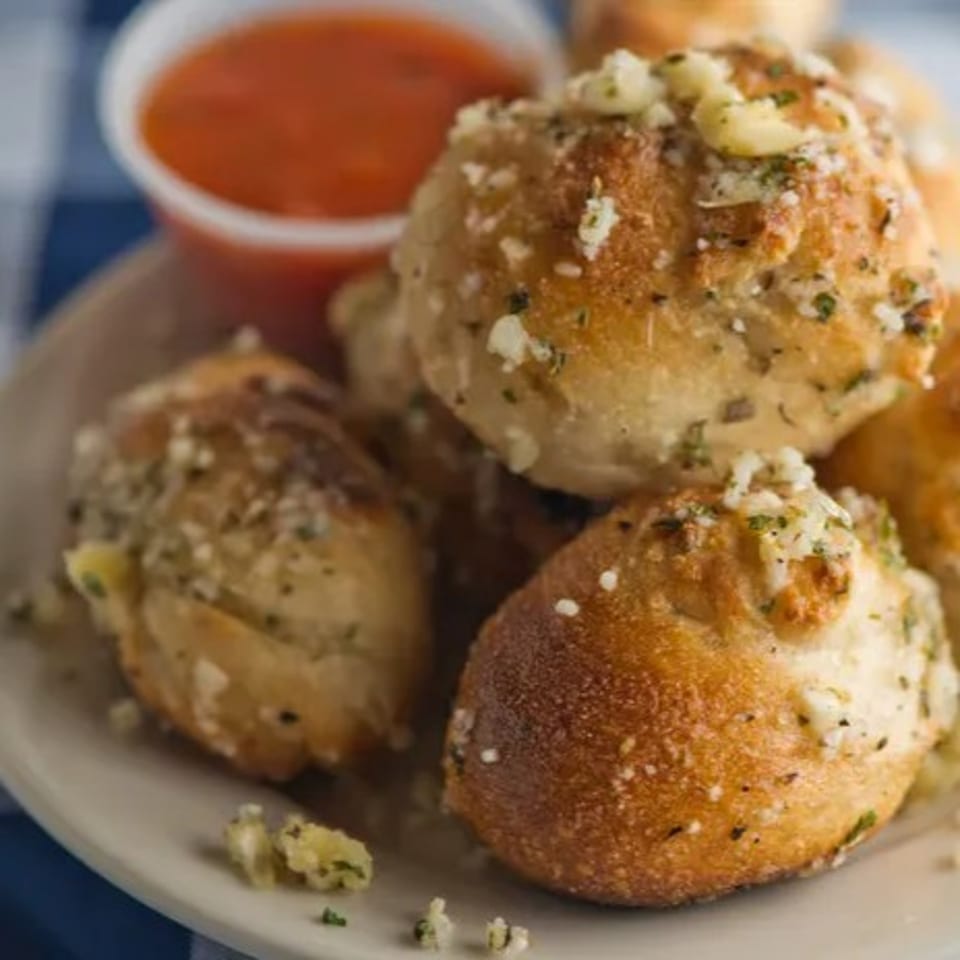 Delicious Garlic Knots: A Must-Try Italian Appetizer